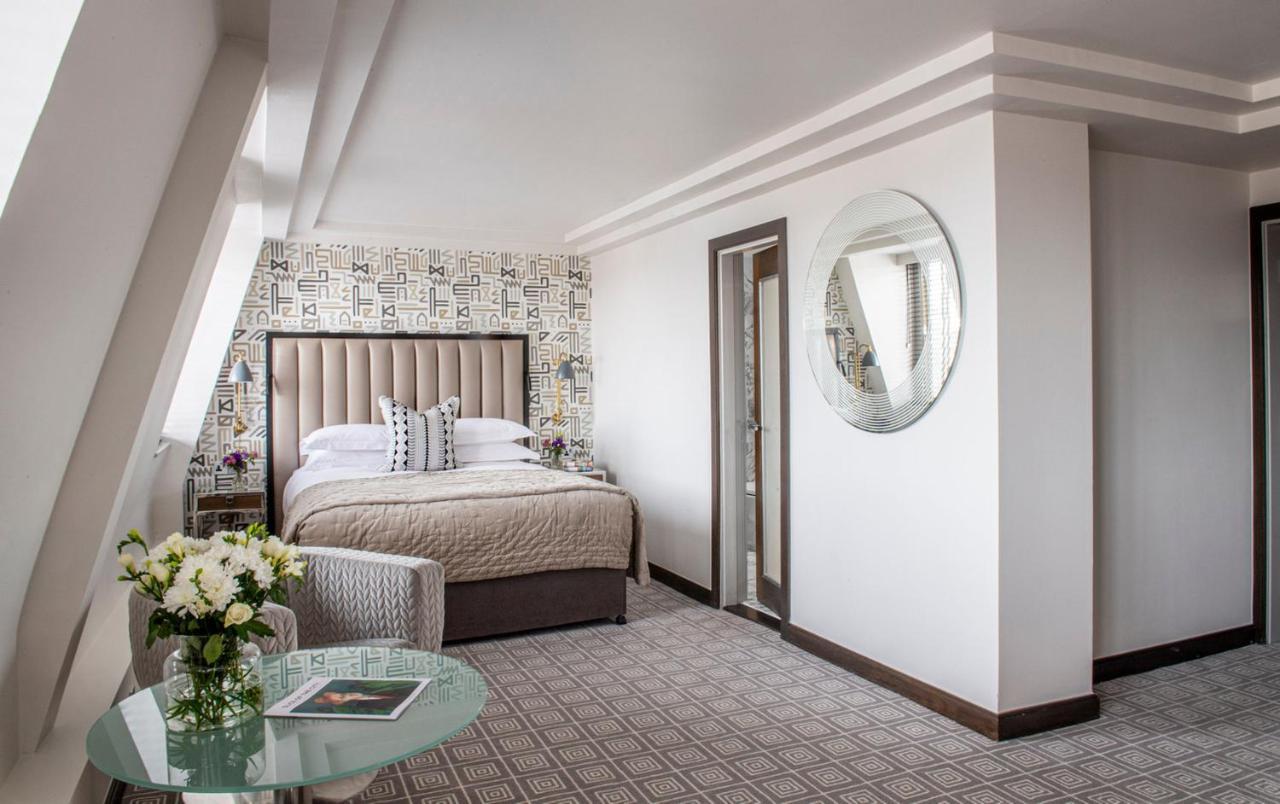 فندق ذا ماريليبون لندن المظهر الخارجي الصورة A bedroom at The Savoy