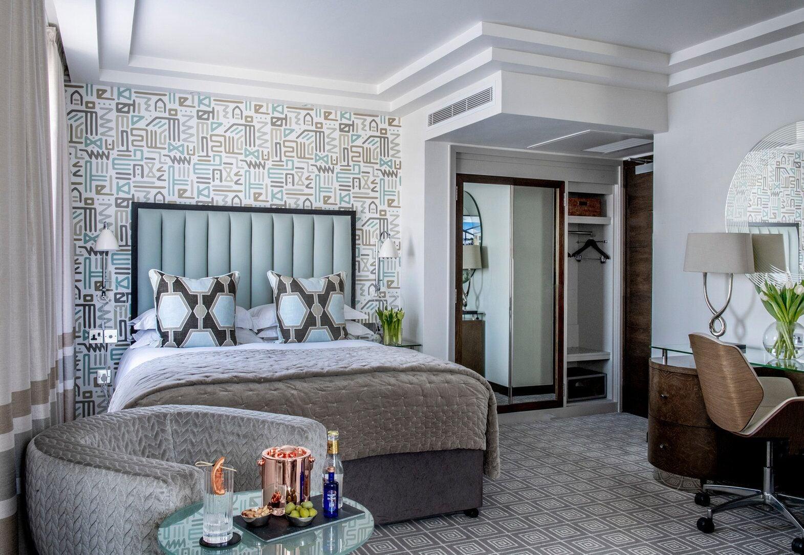 فندق ذا ماريليبون لندن المظهر الخارجي الصورة A bedroom at The Dorchester